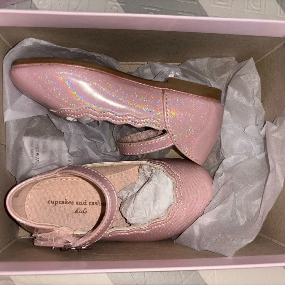 Cupcakes and Cashmere Pink Glitter Kids Shoes size 5 NIB